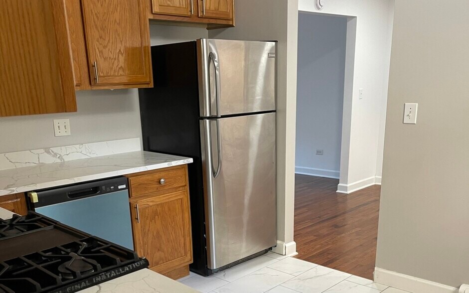 Building Photo - 1534 W Farwell Ave