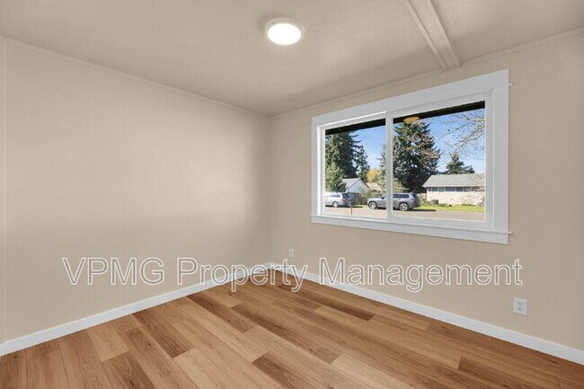 Building Photo - 14907 NE 34th St
