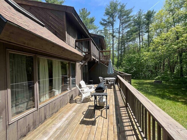Building Photo - 35 Woodland Pines Rd