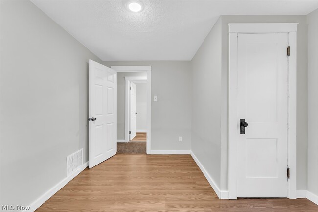 Building Photo - 485 E Archwood Ave