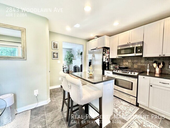 Building Photo - 2843 Woodlawn Ave