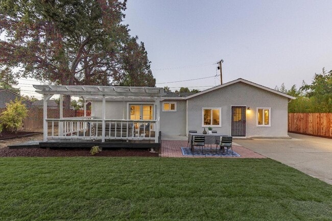 Building Photo - 18732 Afton Ave