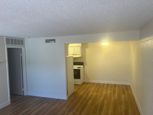 Building Photo - 1 Bedroom 1 Bath In Central Las Vegas