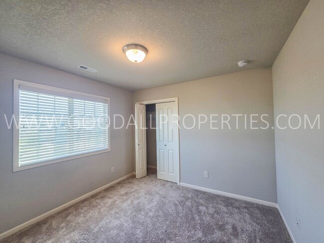 Building Photo - 885 Northview Dr