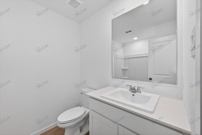 Building Photo - 639 Montclair Ave