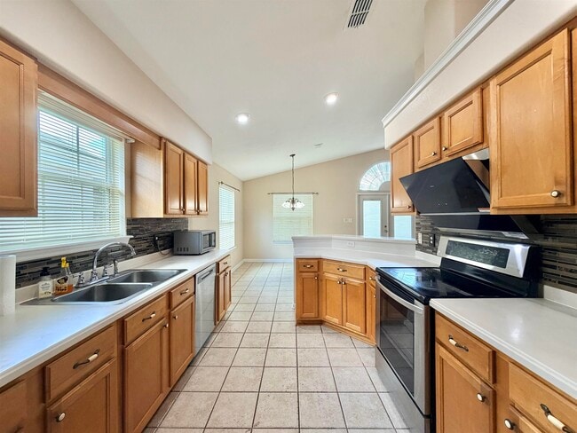 Building Photo - 9336 Royal Troon Dr