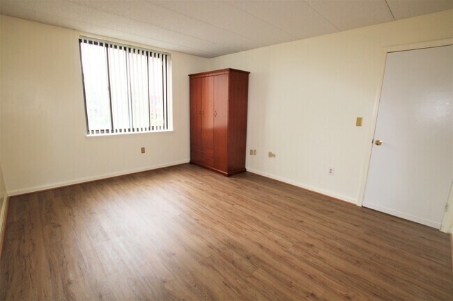 Building Photo - 85 Brainerd Rd