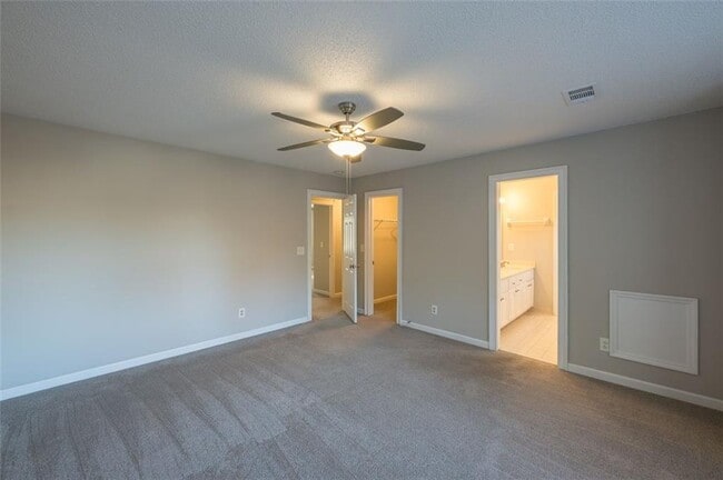 Building Photo - 4648 Calumet Cir NW