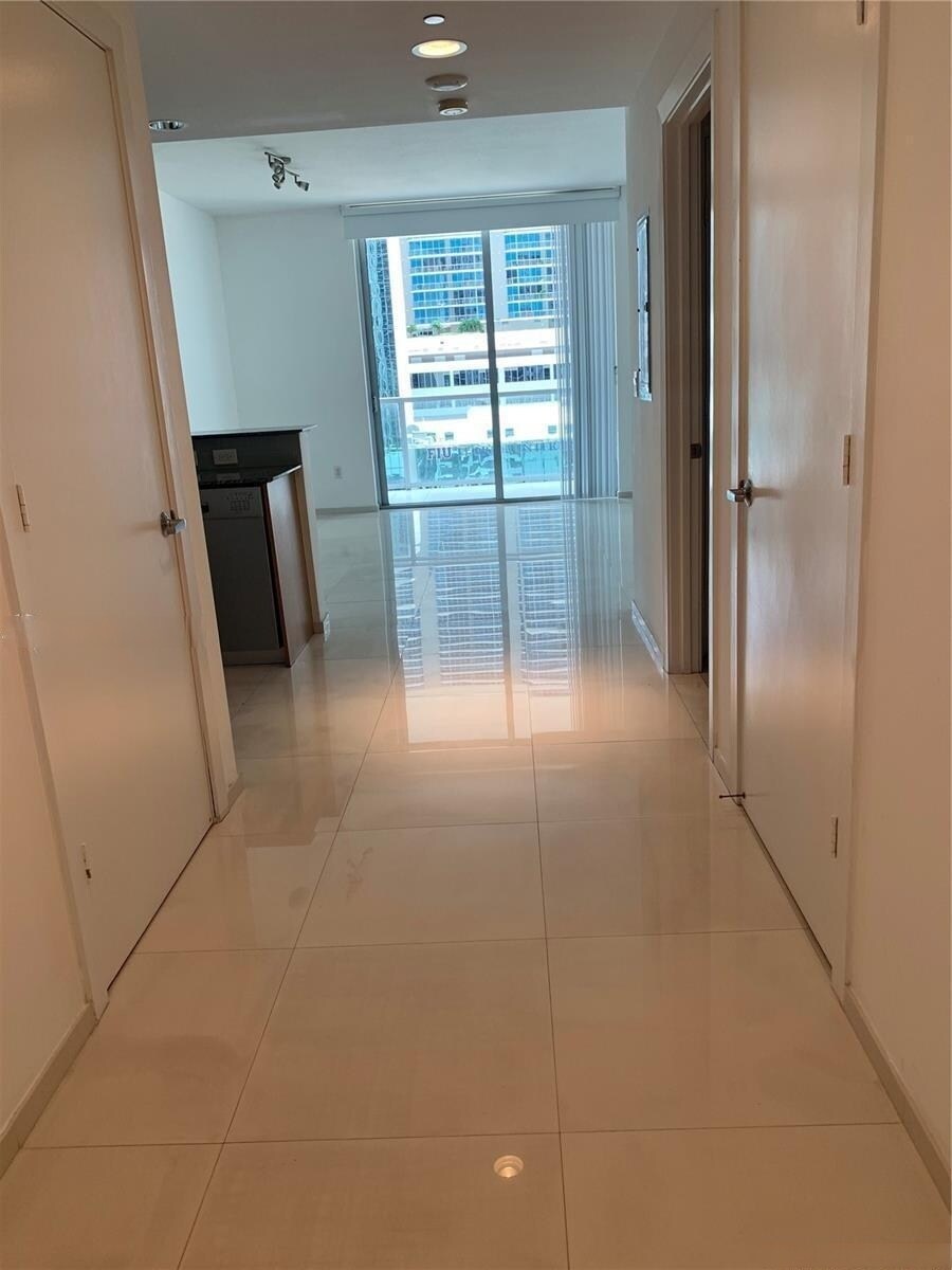 Building Photo - 1050 Brickell Ave