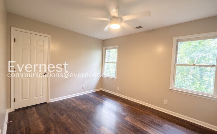 Building Photo - 1617 Beckham Dr