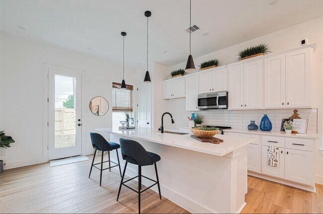 Building Photo - 2704 Bostic St