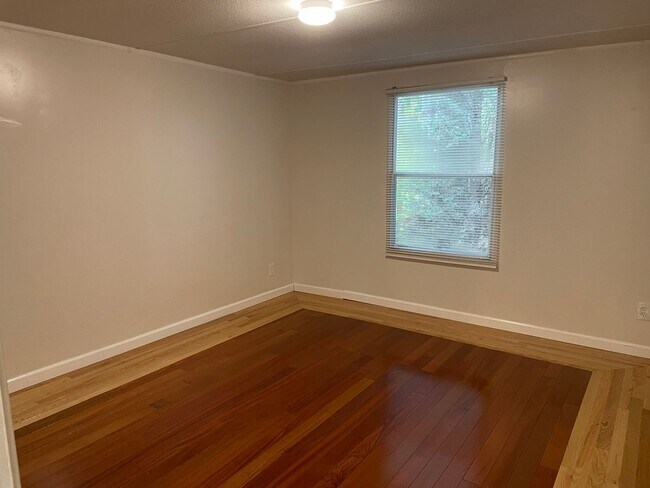 Building Photo - Updated Two Bedroom Trailer with Lake Acce...
