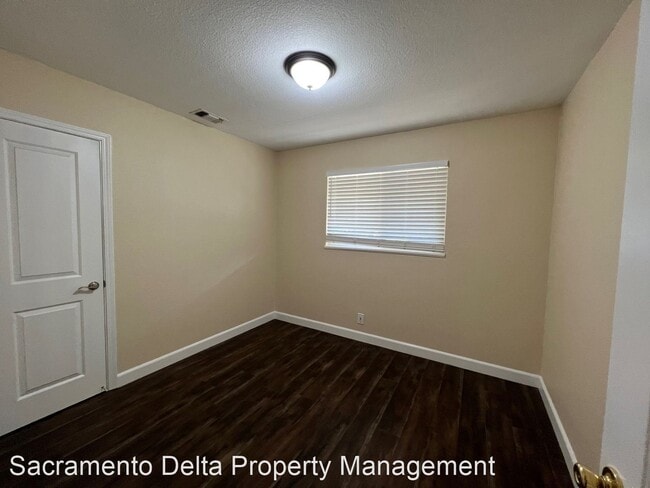 Building Photo - 5 br, 3 bath House - 1901 Walnut Ave - 105...