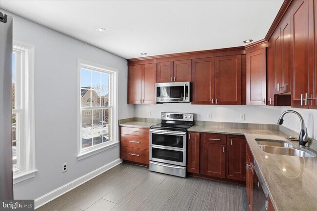 Building Photo - 2314 Sanford St