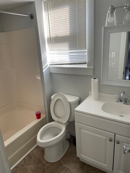 Primary Photo - 145 E Walnut St