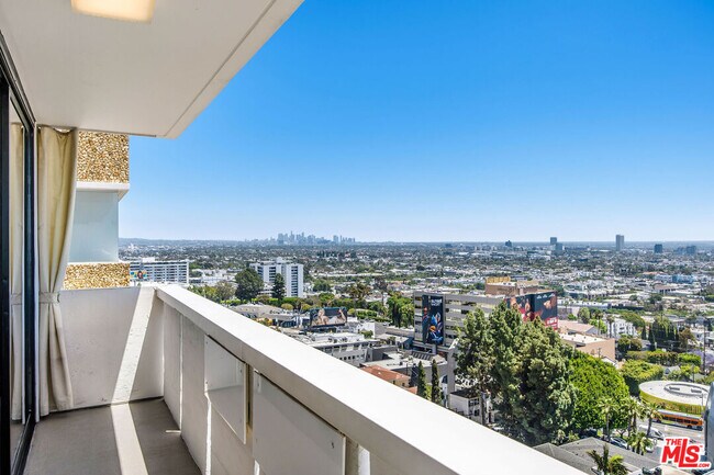 Building Photo - 8787 Shoreham Dr