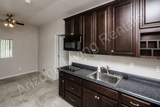 Building Photo - POOL HOME WITH CASITA