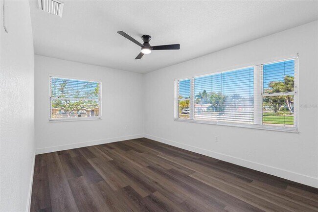 Building Photo - 11572 63rd Ave N