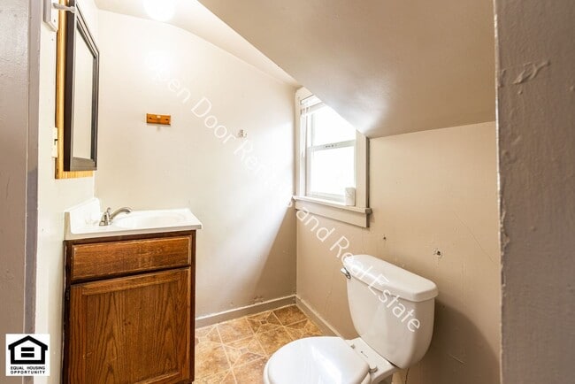 Building Photo - 360 W 9th St