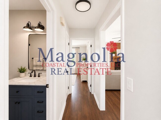 Building Photo - 3 bedrooms, 2 bathrooms in Richmond Hill's Oxford Subdivision
