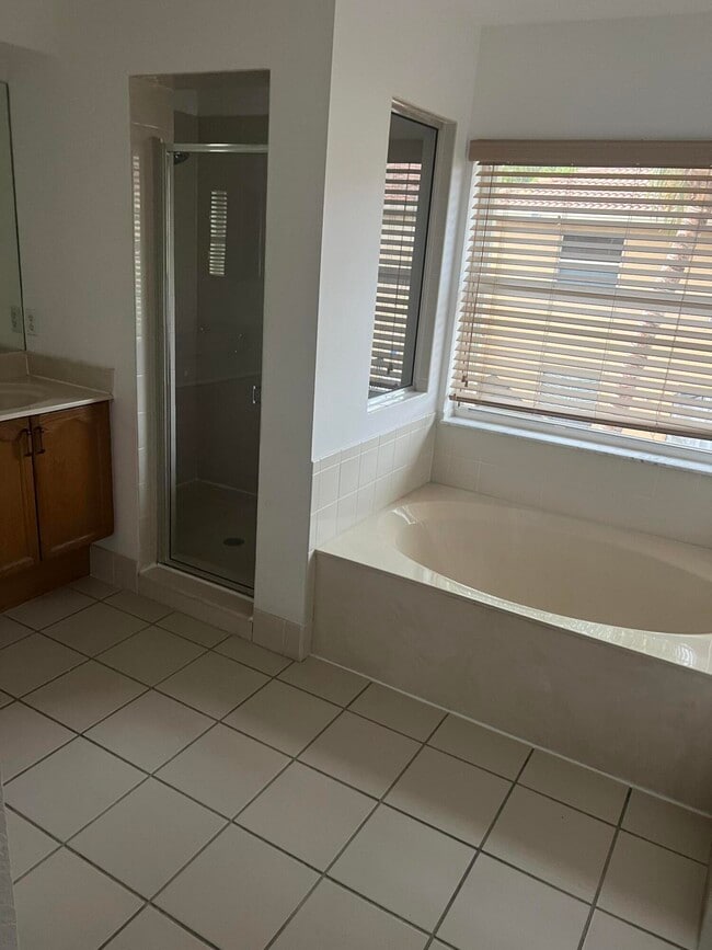Building Photo - 4434 Lake Lucerne Cir