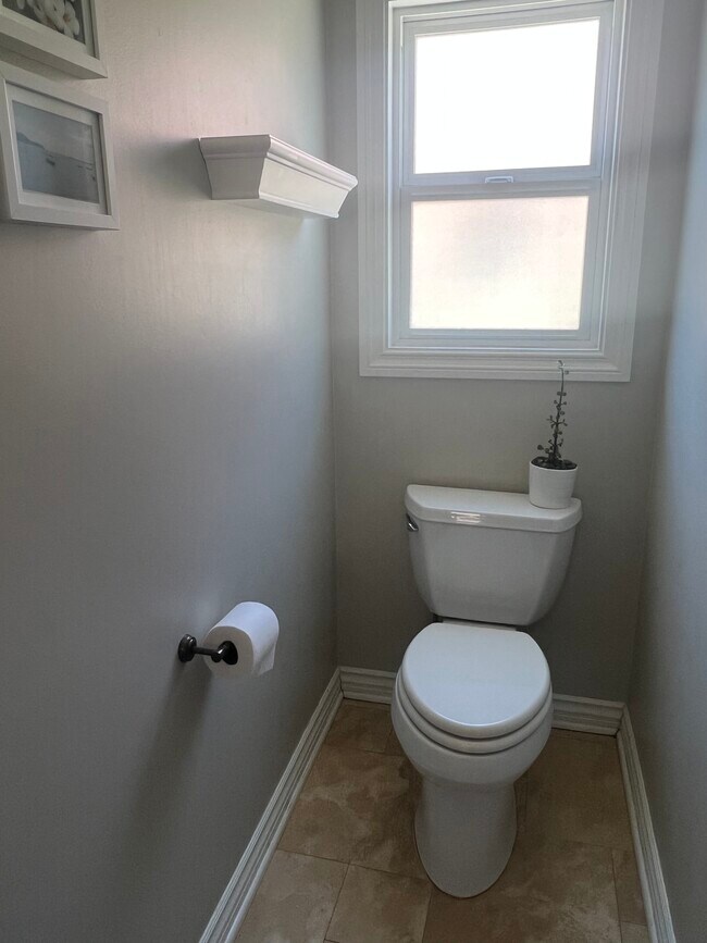 Half Bath - 6947 Jellico Ave