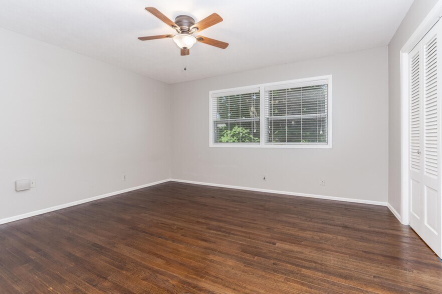 45S bedroom 2 - 45 Whites Plz