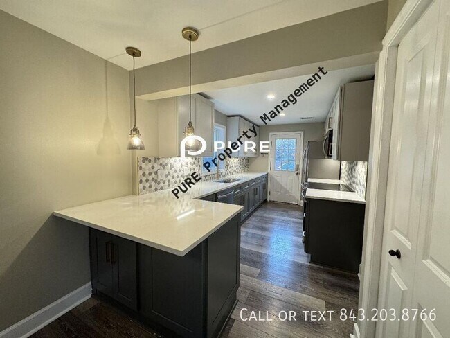 Building Photo - 842 White Oak Dr