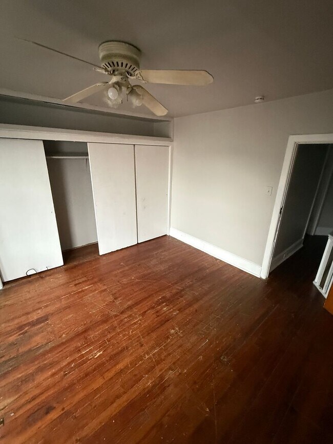 Building Photo - Port Richmond-traditional 3 bedroom home f...