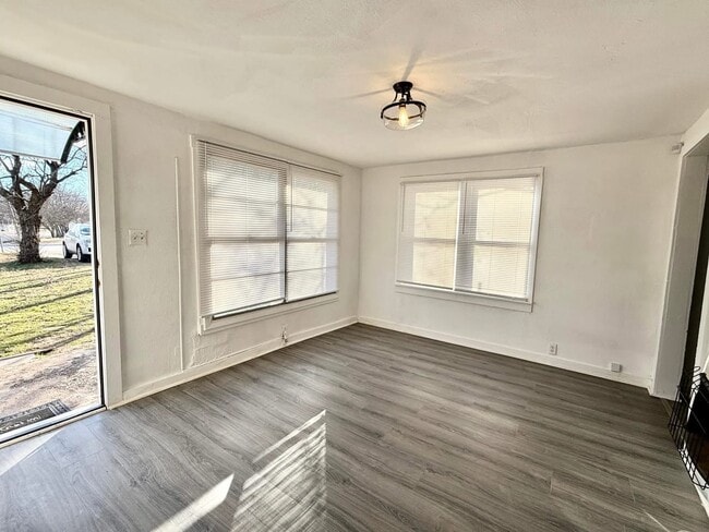 Building Photo - 35 Monroe Ave NE