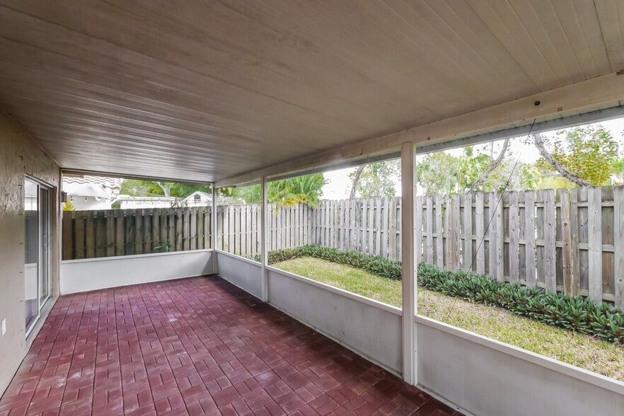 Building Photo - 428 Lakeside Cir