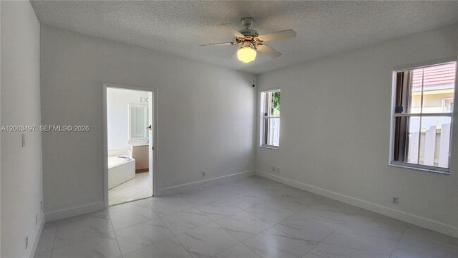 Building Photo - 924 Falling Water Rd