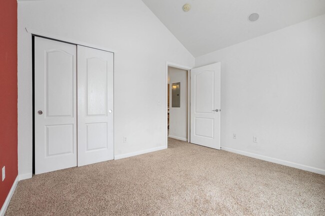 Building Photo - Great 2 Bed 2 Bath Condo in Loveland Avail...