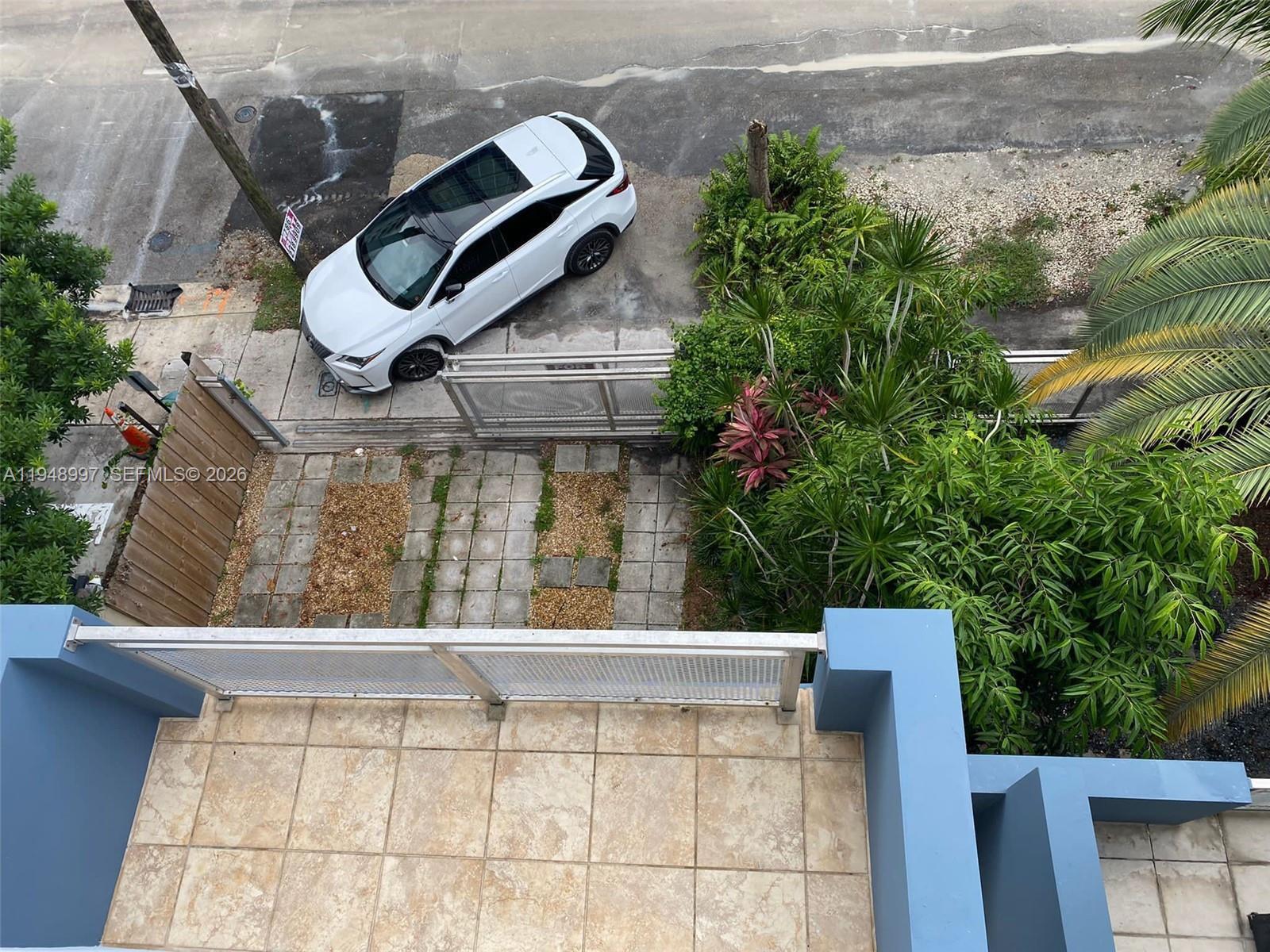 Building Photo - 235 SW 17th Rd