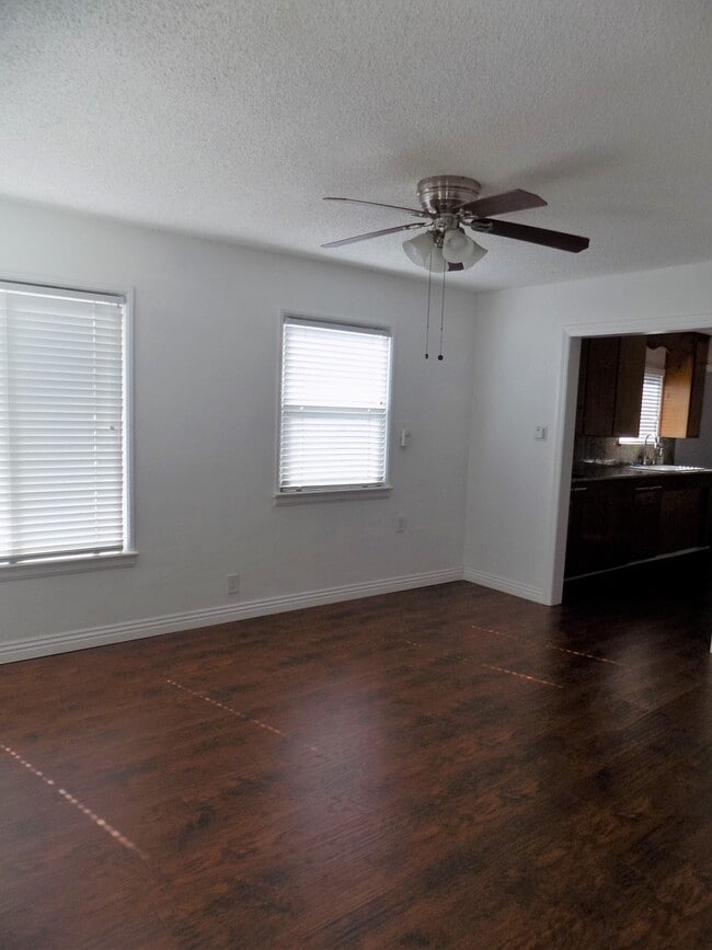 Building Photo - Large 4BD-2BA House in North Long Beach fo...