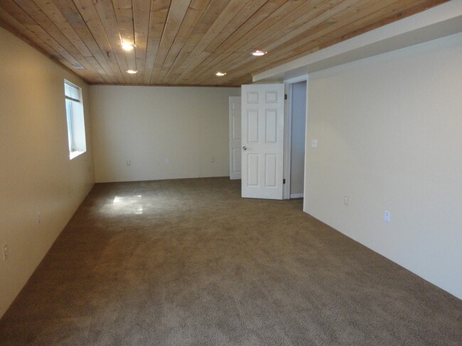 Building Photo - Delightful Home in Desirable Orem Neighbor...