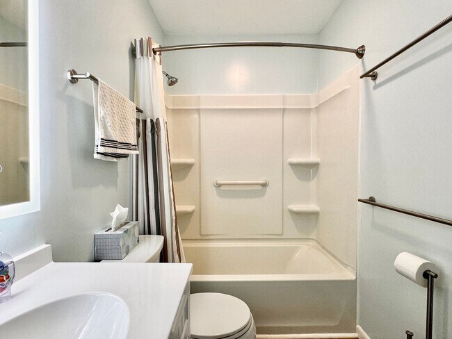 Building Photo - Renovated Condo near Stonefield Shopping! Gorgeous & ready for move in now!