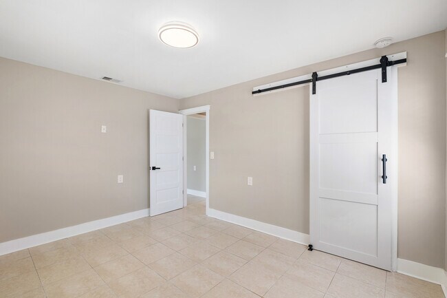 Building Photo - 231 E Madeira Ave