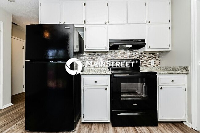 Building Photo - 3 Bedroom Pet-Friendly Home in Riverdale, GA with Main Street Renewal