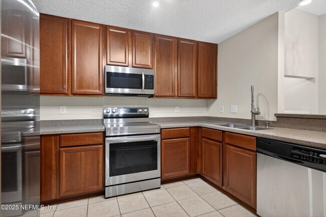 Building Photo - 7028 Deer Lodge Cir