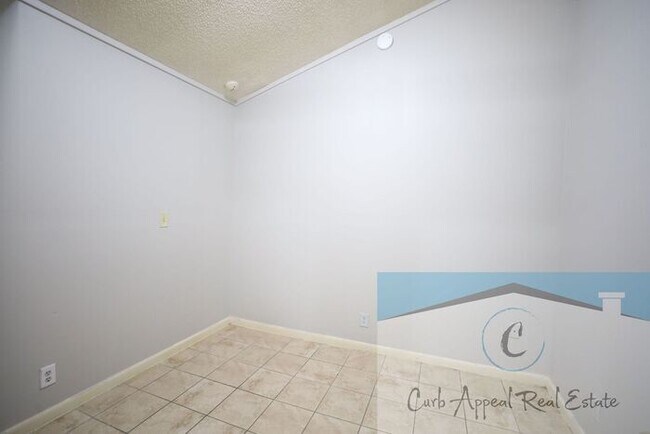 Building Photo - Move in special $400!! 1 bed, 1 bath apartment - HUD accepted!!