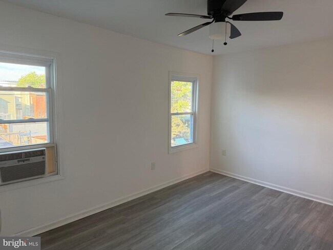 Building Photo - 1249 Morse St NE