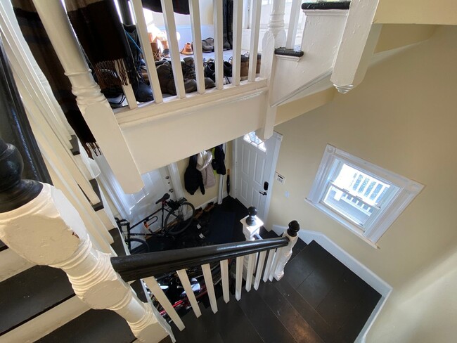 Building Photo - 381 Highland Ave