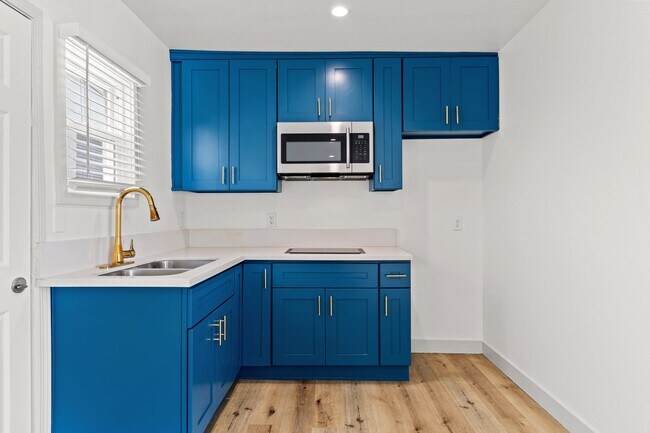 Building Photo - 1208 Daisy Ave