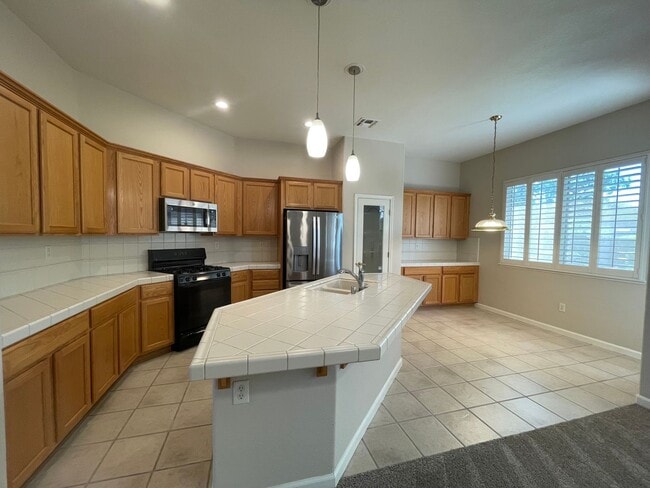 Building Photo - Senior Community for those 55+ Large 2 bedroom, 2 bath with bonus room!  All modern amenities!