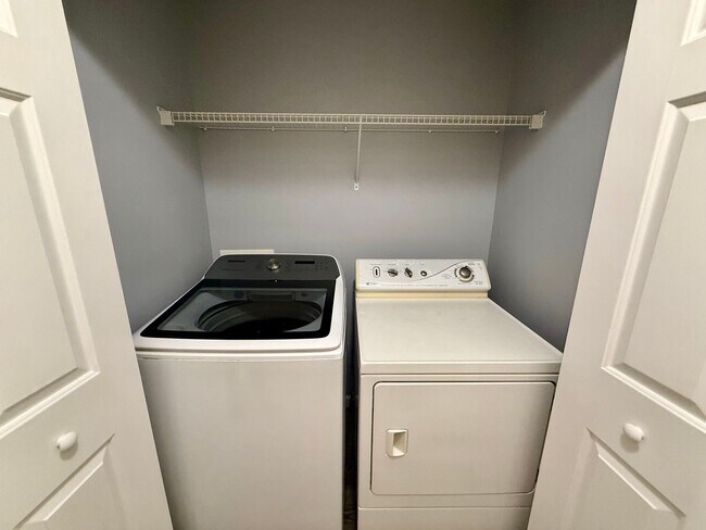 Building Photo - Beautiful 2 Bedroom, 2.5 Bath Townhome in St. Andrews at Stoney Creek – Golf Course Community, Wh...