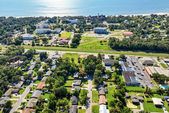 Building Photo - 114 Lassere Cir