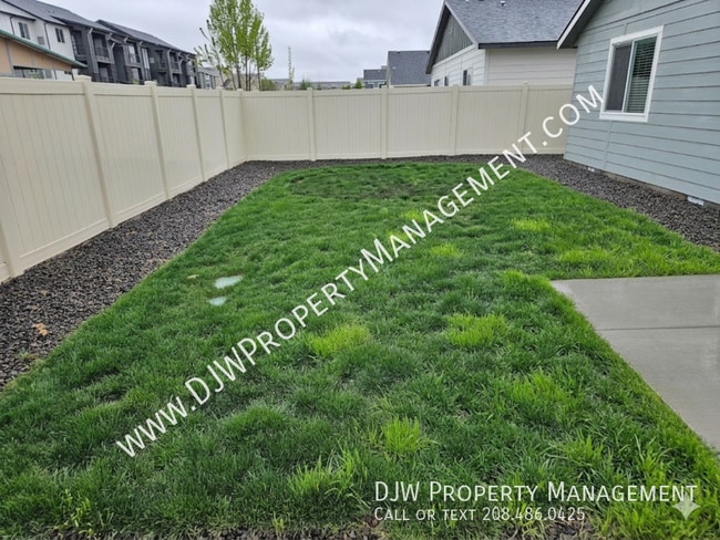 Building Photo - 3948 N Chelmsford Ave