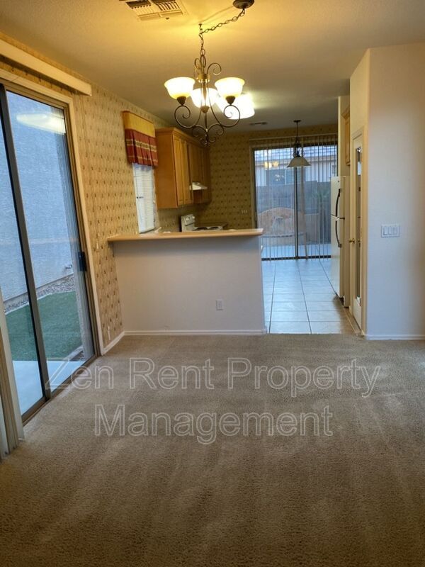 Building Photo - 1320 S Providence Cir