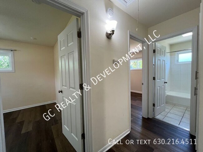 Building Photo - 1085 Basswood St